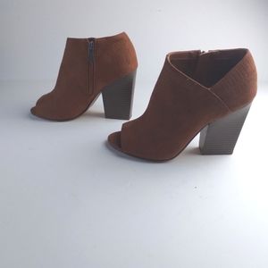 Indigo Rd. Women lvory2  Textured 7.5 M bootie in Brown